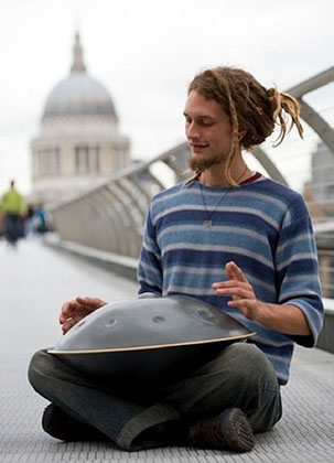 Músico con HandPand